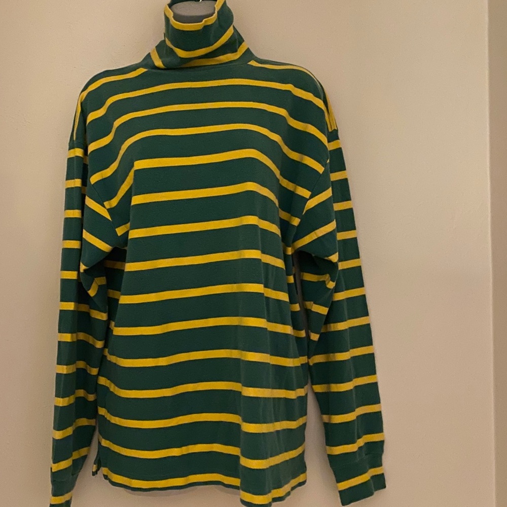 Size Large Vintage Gap Turtleneck.